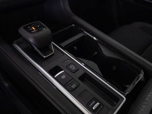 Used 2024 Nissan Pathfinder SV image 21