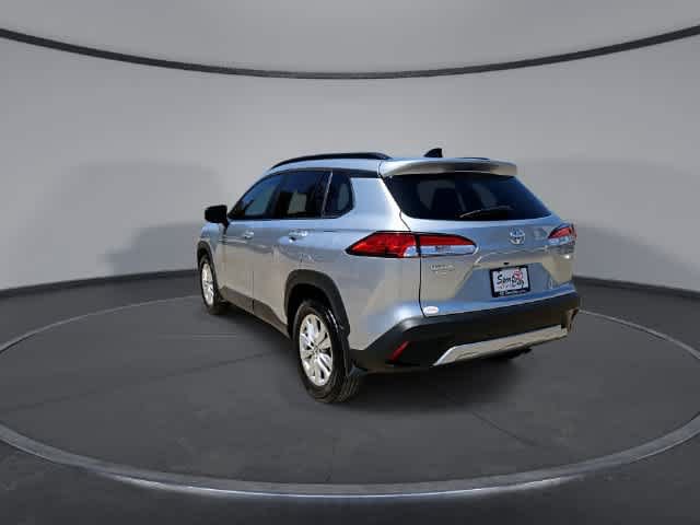 Used 2025 Toyota Corolla Cross LE FWD image 6