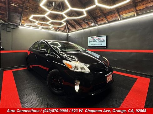 Used 2014 Toyota Prius Two FWD image 1