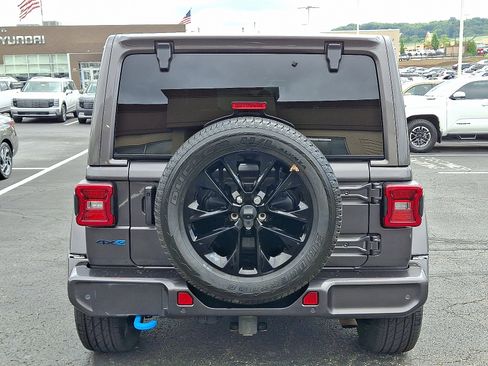 Used 2021 Jeep Wrangler Unlimited Sahara AWD/4WD image 5