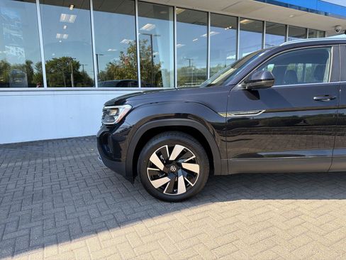 Used 2024 Volkswagen Atlas Cross Sport SE FWD image 9
