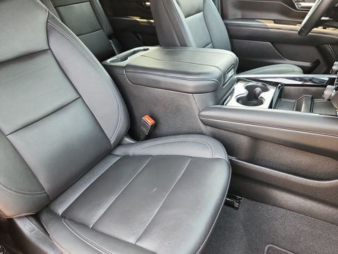 Used 2025 Chevrolet Tahoe LT AWD/4WD image 16
