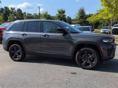 Certified 2024 Jeep Grand Cherokee Altitude image 2