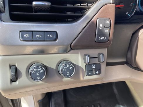 Used 2016 Chevrolet Suburban LTZ image 15