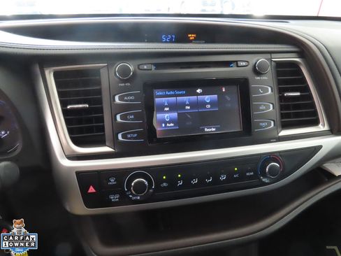 Used 2016 Toyota Highlander LE FWD image 17