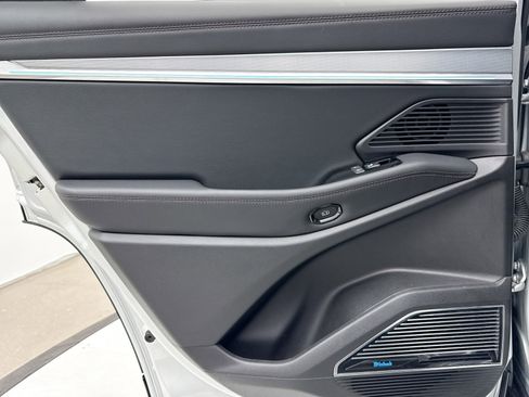 Used 2024 Jeep Wagoneer Launch Edition image 33