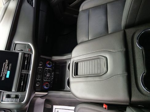 Used 2022 Chevrolet Tahoe Z71 AWD/4WD image 23