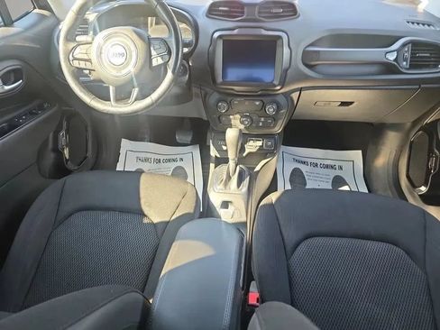 Used 2018 Jeep Renegade Altitude w/ UConnect 8.4 Nav Group AWD/4WD image 14