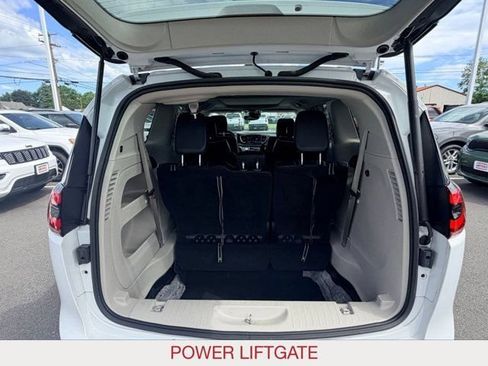 Certified 2023 Chrysler Pacifica Limited FWD image 14