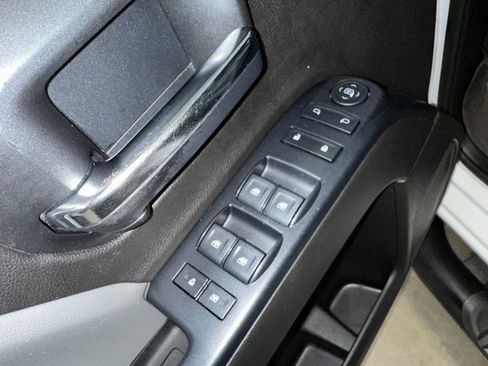 Used 2018 Chevrolet Silverado 1500 Custom w/ Custom Value Package image 4