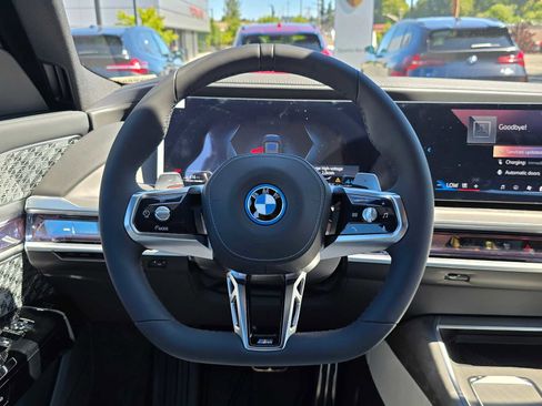 Used 2025 BMW 750e xDrive w/ Executive Package AWD/4WD image 20