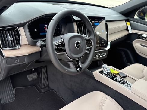New 2026 Volvo XC90 B6 Plus w/ Protection Package Premier AWD/4WD image 14