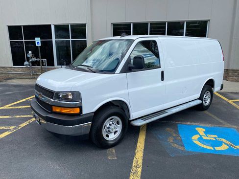 Used 2024 Chevrolet Express 2500 w/ Driver Convenience Package RWD image 2