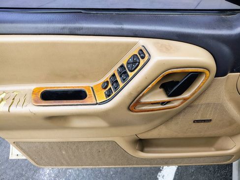 Used 1999 Jeep Grand Cherokee Laredo AWD/4WD image 9