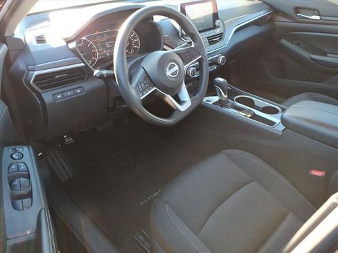 Used 2024 Nissan Altima 2.5 SV image 11