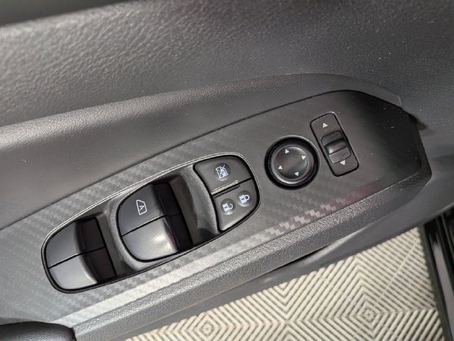 Used 2025 Nissan Altima 2.5 SV FWD image 11