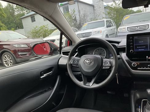 Used 2021 Toyota Corolla LE FWD image 15