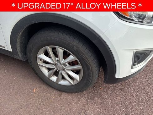 Used 2018 Kia Sorento LX image 4