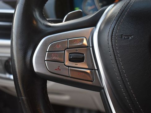 Used 2017 BMW 740i image 19