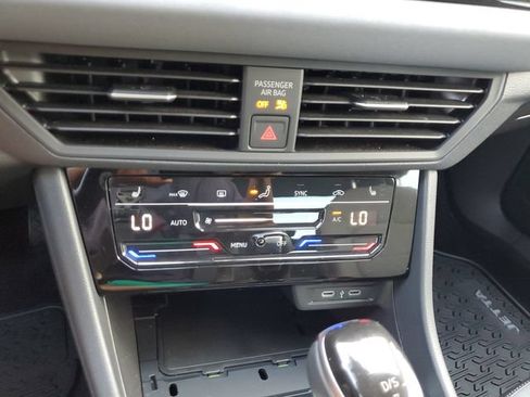 Certified 2025 Volkswagen Jetta SE FWD image 26
