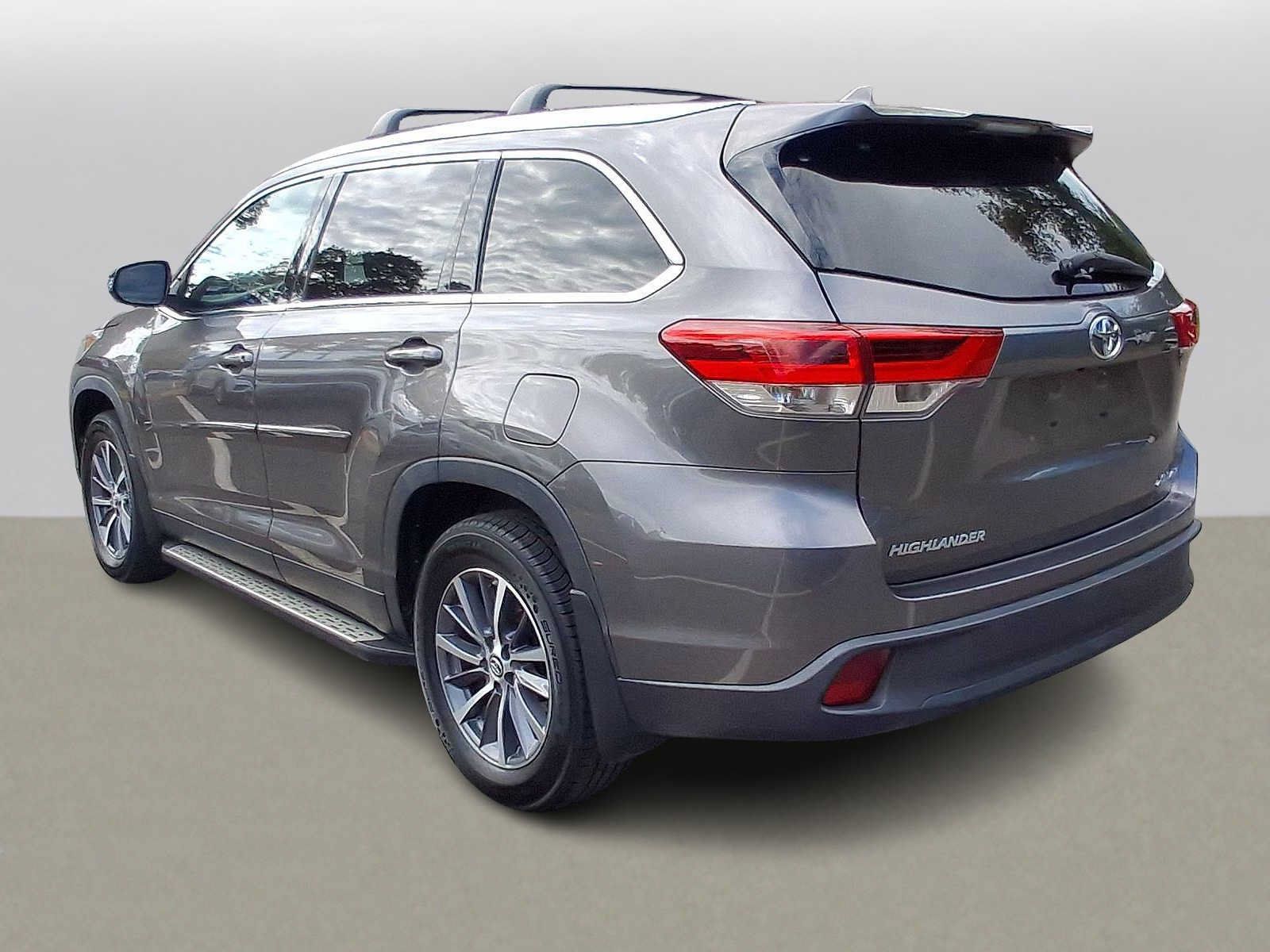 Used 2019 Toyota Highlander XLE AWD/4WD image 28