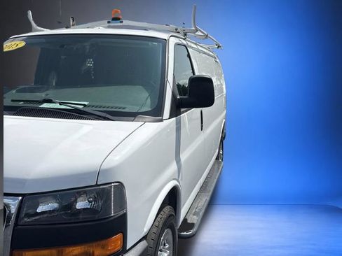 Used 2015 GMC Savana 2500 RWD image 2