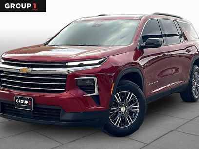 Used 2025 Chevrolet Traverse LT