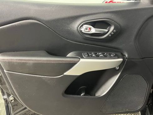 Used 2018 Jeep Cherokee Trailhawk w/ Quick Order Package 27L image 20