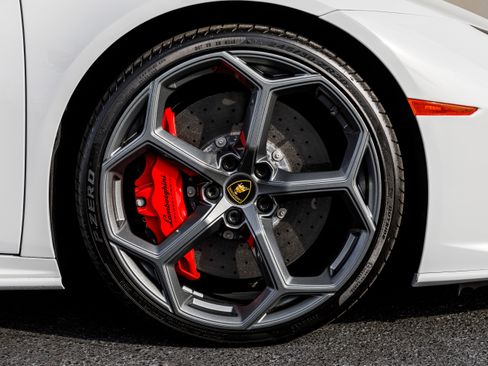 Used 2024 Lamborghini Huracan EVO image 27