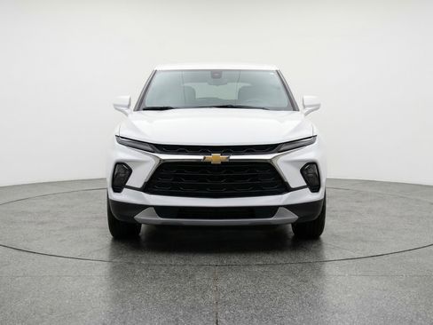 Used 2025 Chevrolet Blazer LT image 2