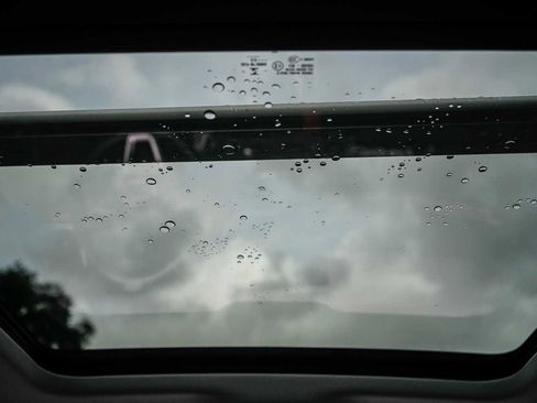 Used 2023 Audi Q5 Premium w/ Convenience Package image 11