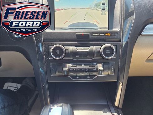 Used 2018 Ford Explorer XLT w/ Equipment Group 201A AWD/4WD image 22