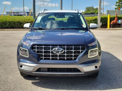 Used 2020 Hyundai Venue FWD image 2