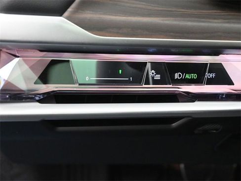 New 2026 BMW 750e xDrive w/ Premium Package image 20