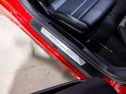 Used 2021 Porsche 911 Targa 4S Heritage Design image 31