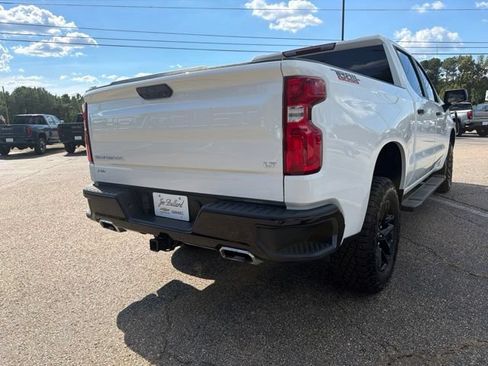 Used 2024 Chevrolet Silverado 1500 LT Trail Boss w/ Convenience Package II AWD/4WD image 4