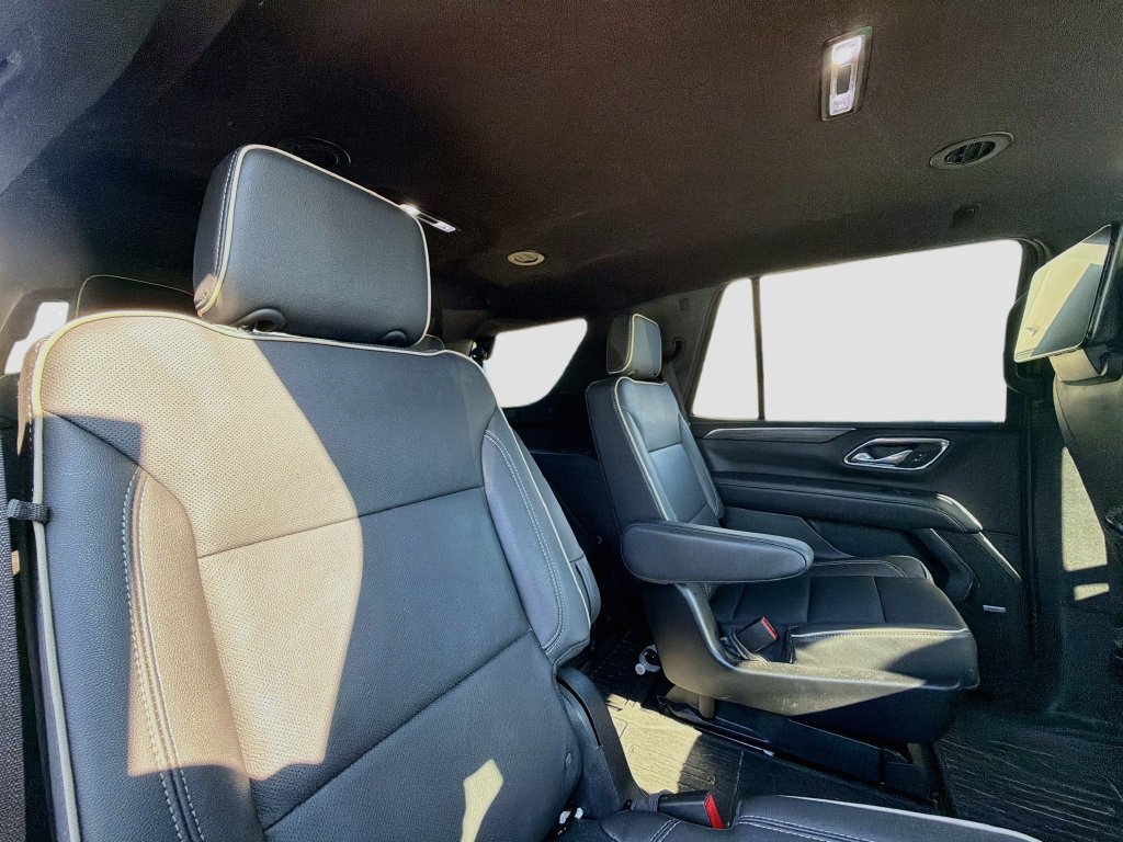 Used 2024 GMC Yukon SLT w/ SLT Luxury Package RWD image 30