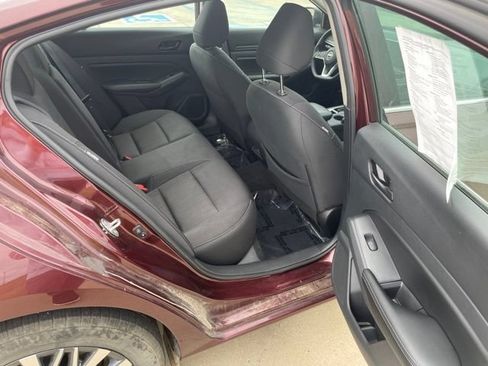 Used 2025 Nissan Altima 2.5 SV FWD image 13