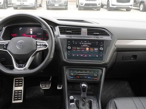 Used 2022 Volkswagen Tiguan SE R-Line image 16