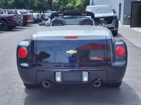 Used 2006 Chevrolet SSR w/ Preferred Equipment Group image 4