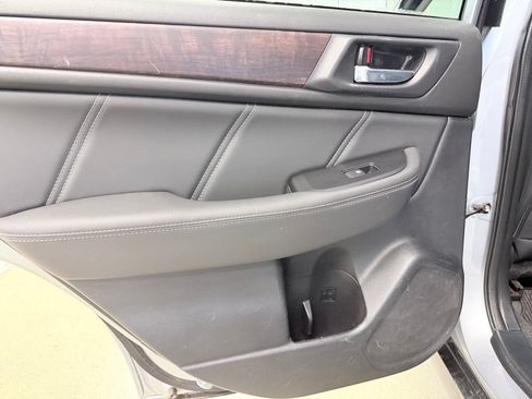 Used 2019 Subaru Outback 2.5i Limited AWD/4WD image 17