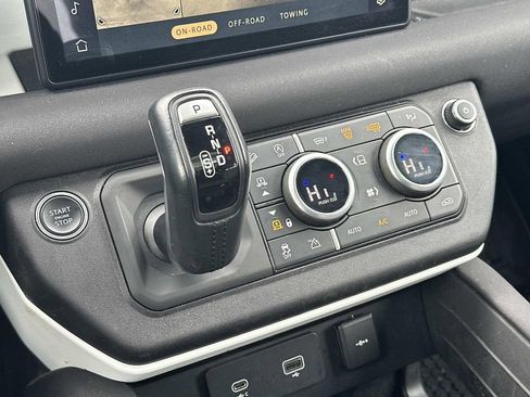 Used 2023 Land Rover Defender 110 S image 33