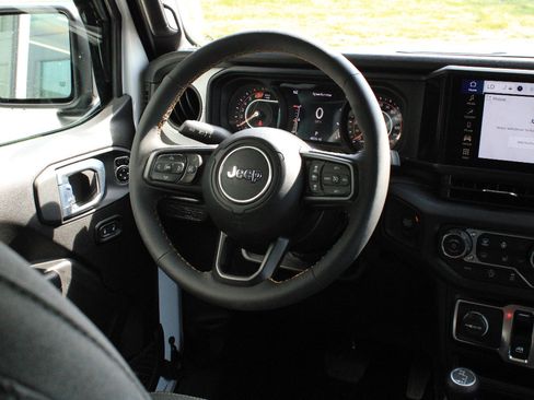 Used 2024 Jeep Wrangler Sport AWD/4WD image 16