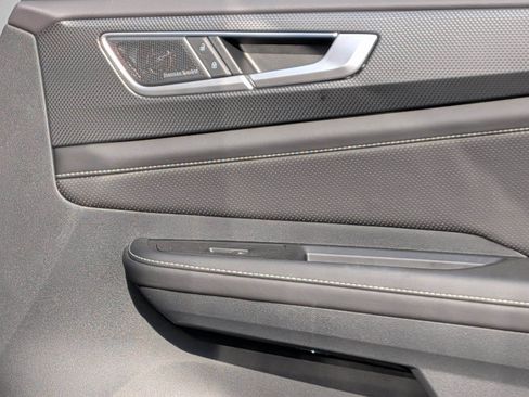 Used 2025 Volkswagen Atlas Cross Sport SEL Premium R-Line image 32