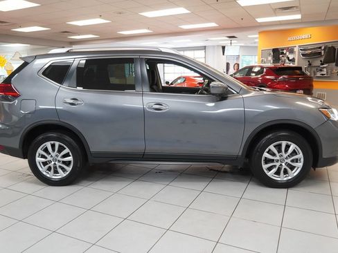 Used 2017 Nissan Rogue SV w/ SV Premium Package AWD/4WD image 13