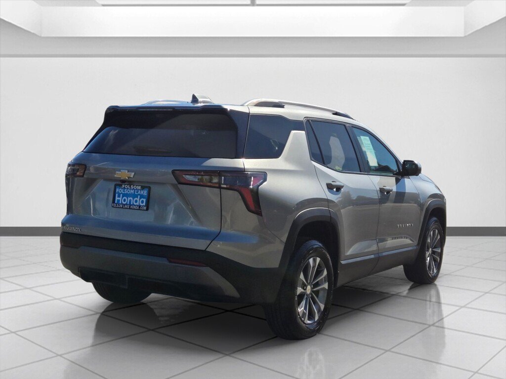 Used 2025 Chevrolet Equinox LT w/ Convenience Package II FWD image 5