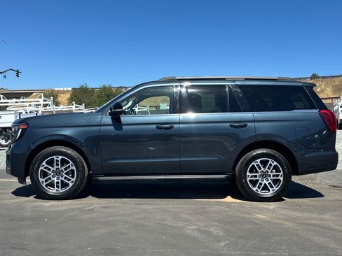 Certified 2025 Ford Expedition Active AWD/4WD image 7