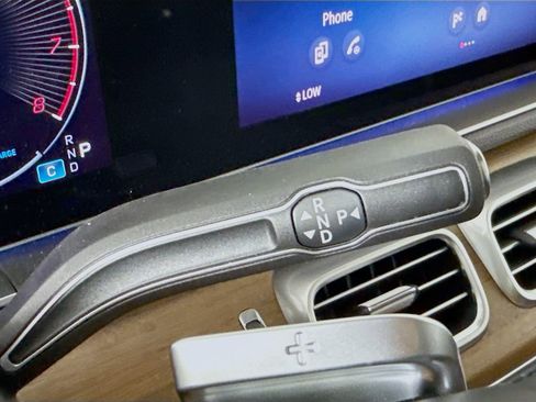 Used 2024 Mercedes-Benz GLE 350 4MATIC w/ Driver Assistance Package image 17