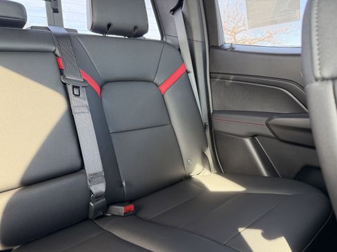 Used 2025 Chevrolet Colorado Z71 w/ Technology Package image 14