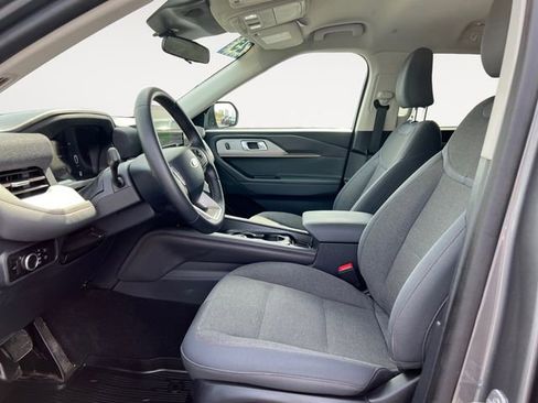 Used 2025 Ford Explorer Active AWD/4WD image 9
